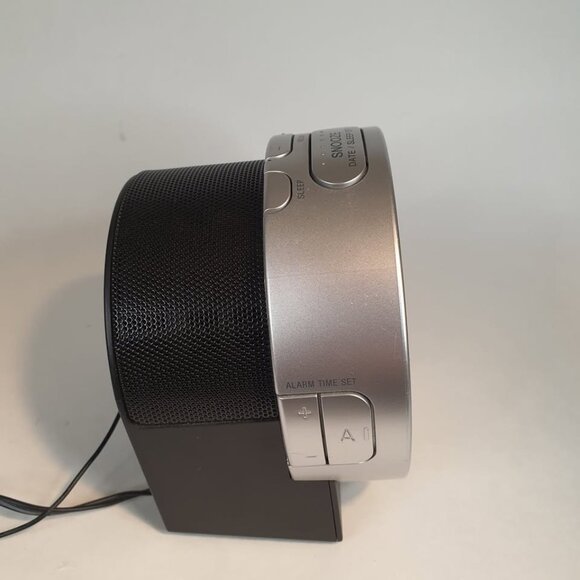 Retro Sony ICF-C7iP Dream Machine AM/FM Alarm Clock Radio iPod Dock Speaker - Picture 8 of 10